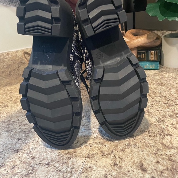 Marc Fisher Snake print ankle boots - Picture 4 of 6